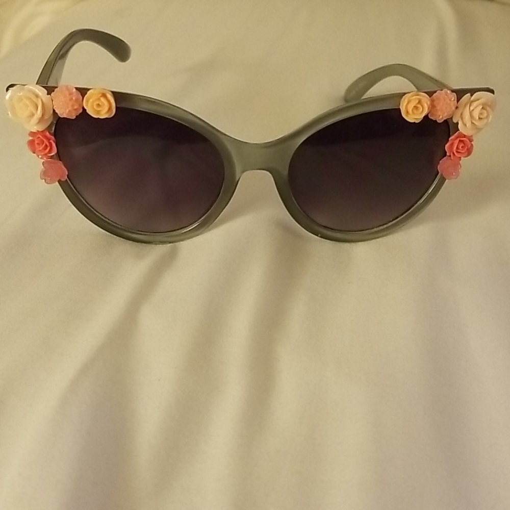 Cute summer sunglasses. *Brand New*